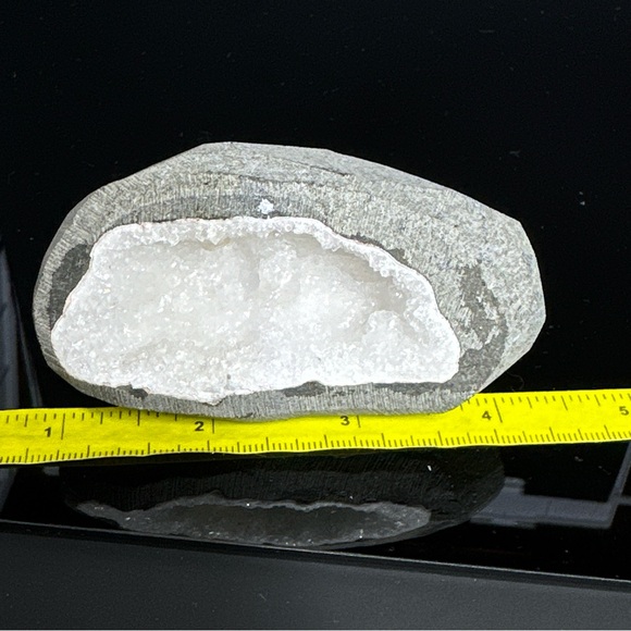 Apophyllite Druzy Geode - Picture 4 of 17